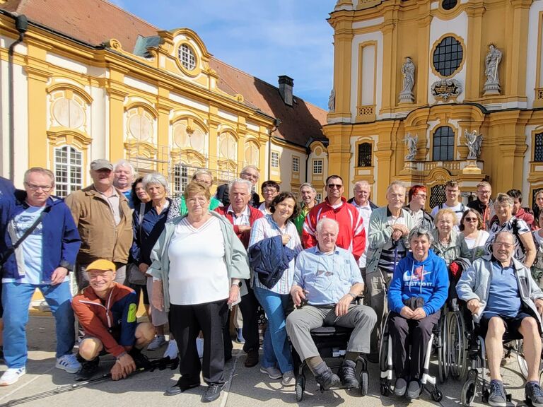 Gruppenfoto vorm Stift Melk