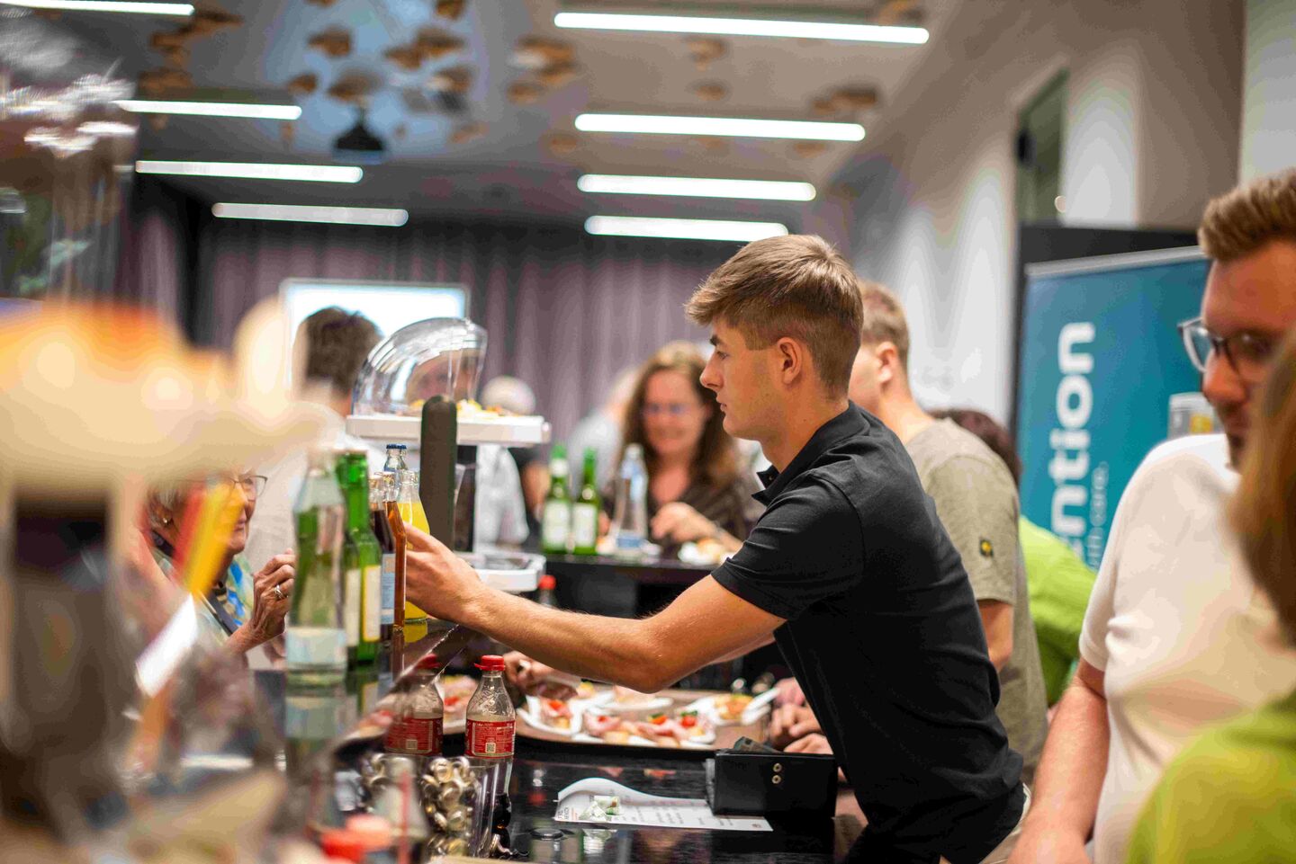 Gastro-Team an der Bar