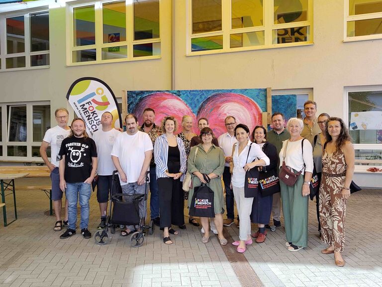 Gruppenfoto-zk3d6xcz2xc6fm0