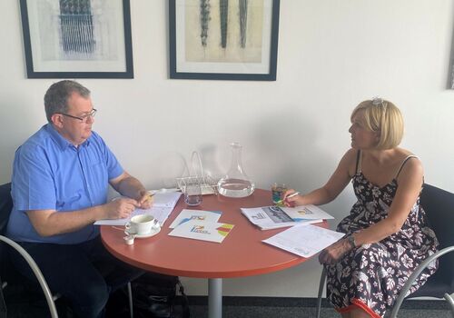 KennenlernGespraech_Heidemarie-Braeuer_FotoLandOOe-scaled-9hevtf68fys9ndg