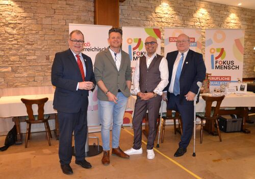 GF_Moderator_Kabarettist_LO-scaled-x154wrn0y7acf96