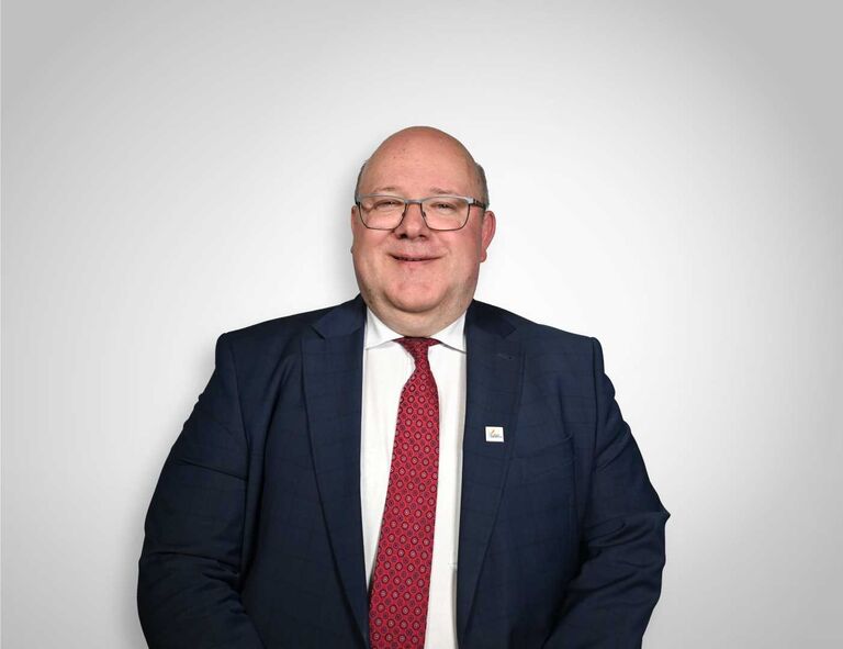 Portraitfoto von Wolfgang Neuhuber