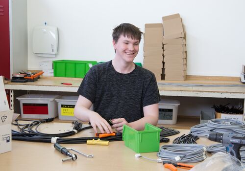 TO_20230525_IMG_2706_red-7a9rh3zz0rr9358