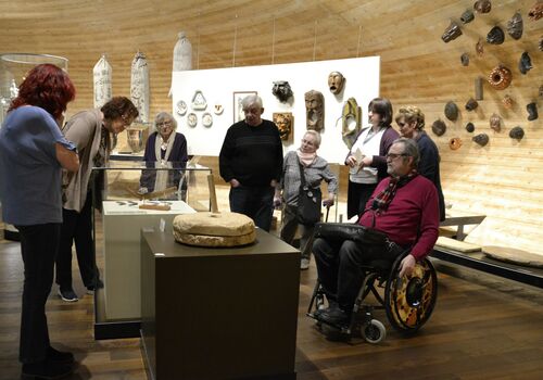 GruppeSteinplatten-scaled-zhha1yrt2yzxq6q