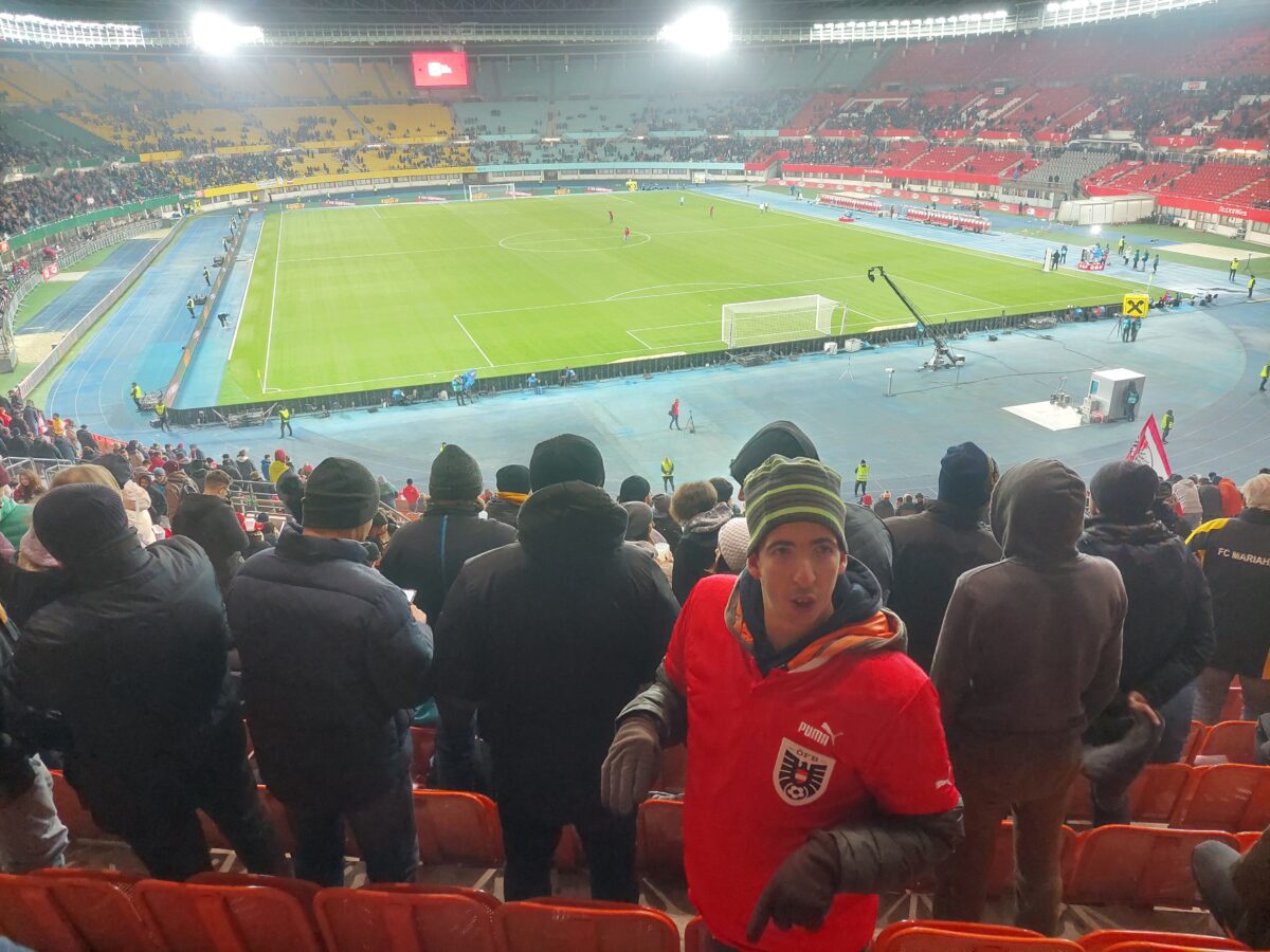 Fußballstadion mit Besuchern