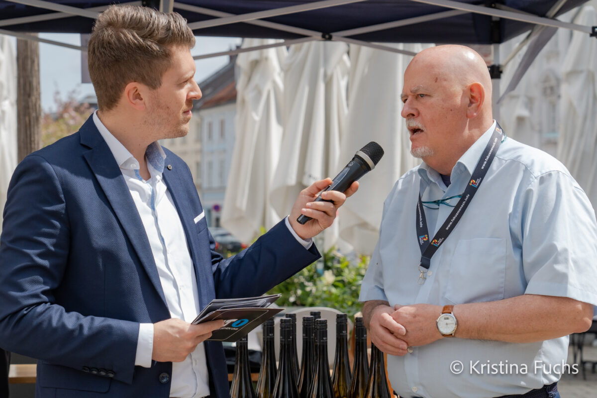 Interviewsituatin mit zwei Männern