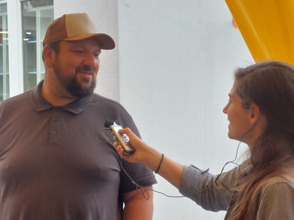 Radio Interview mit einem Mann