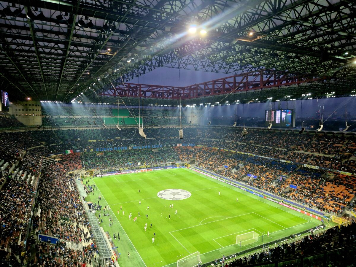Fußballspiel im Mailänder Stadion