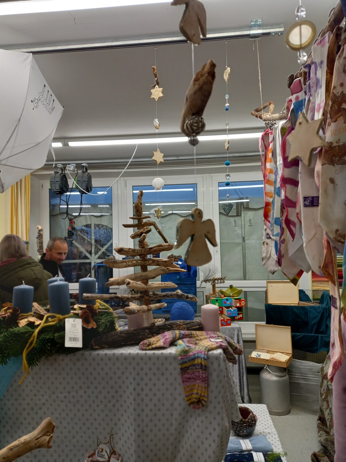 Verkaufsraum mit kreativem Kunsthandwerk