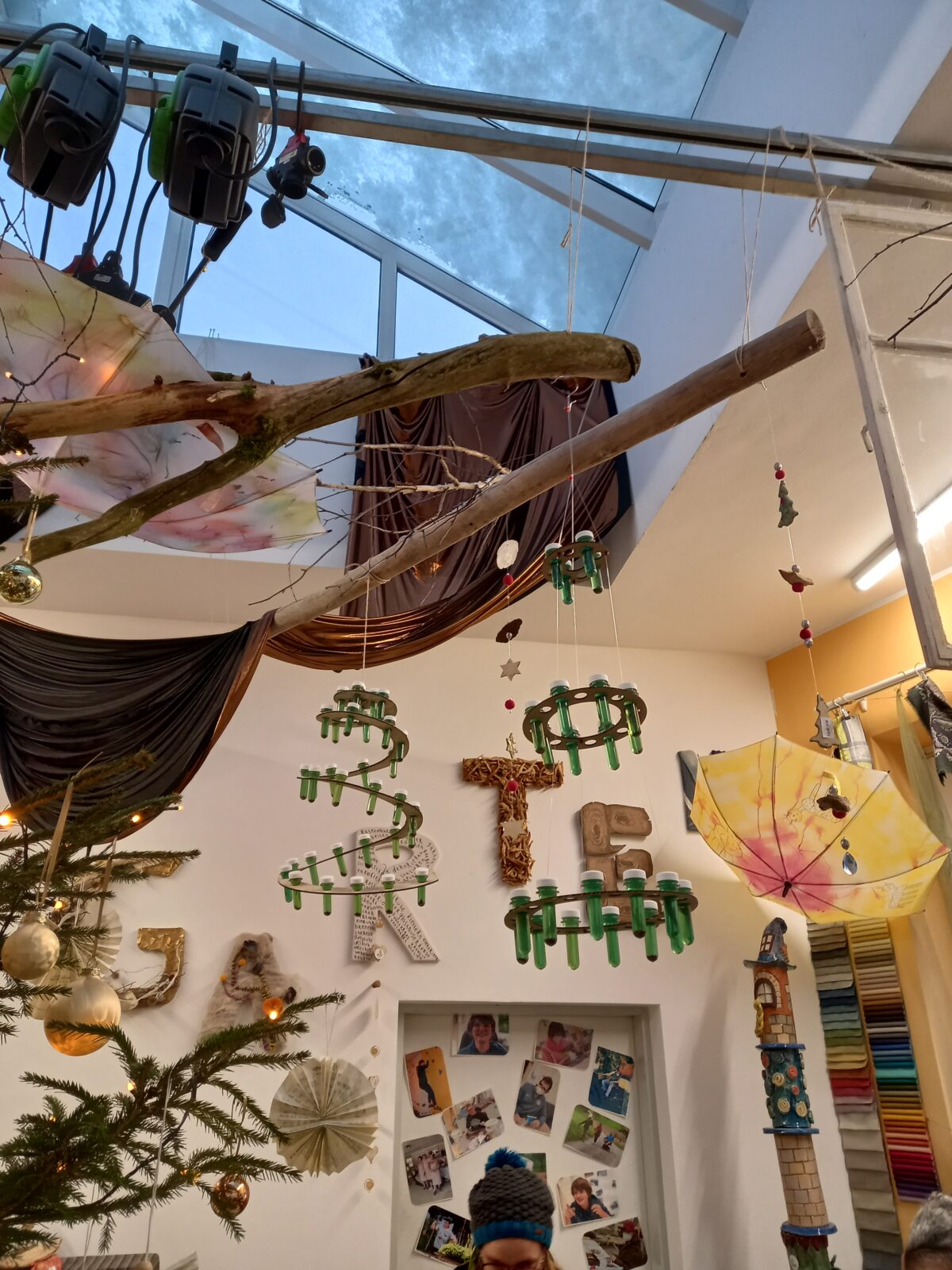 Verkaufsraum mit kreativem Kunsthandwerk