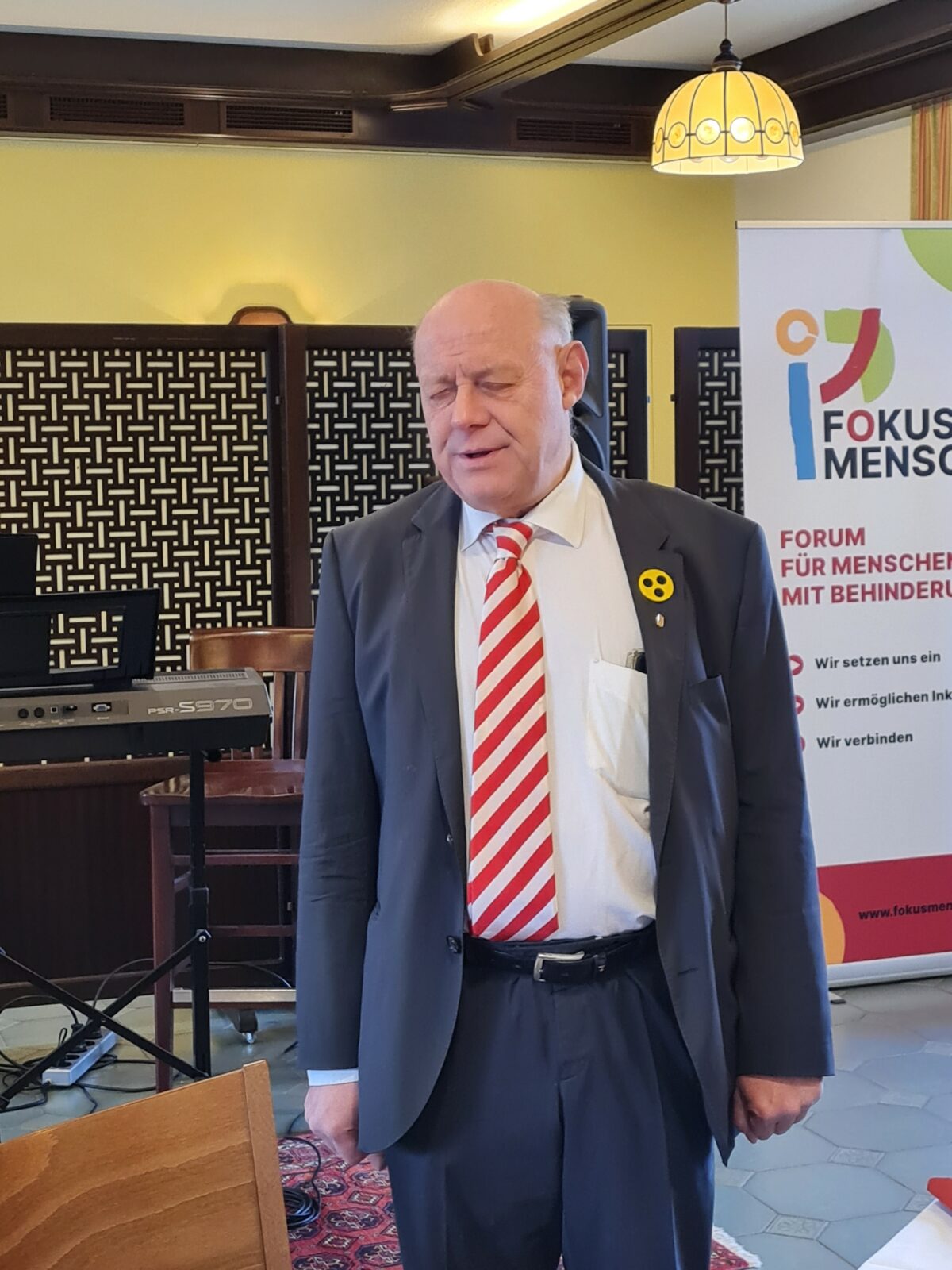 Vortragender Max Enzendorfer, stehend