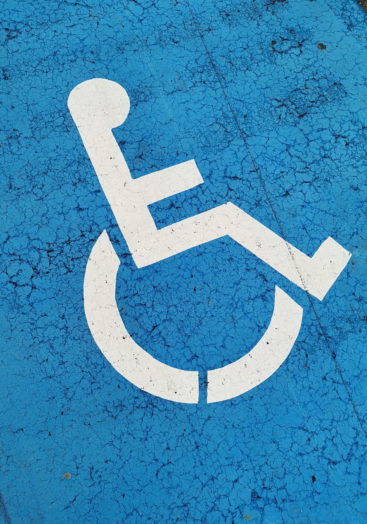 Rollstuhl-Logo weiß auf blauem Hintergrund